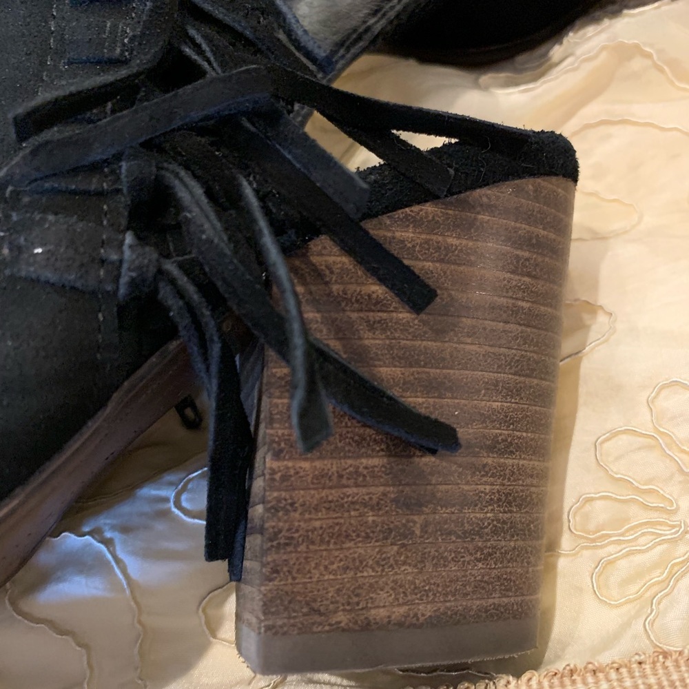 Lucky booties black suede... lots of details - Picture 6 of 8